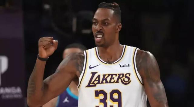  詹姆斯常规赛总得分突破四万分大关  