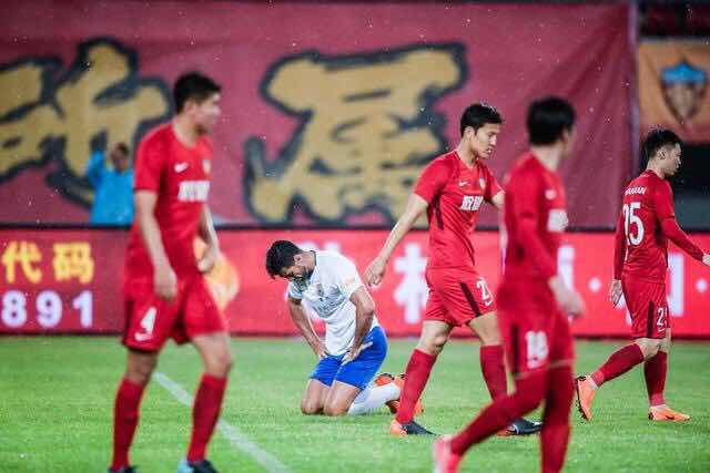  里昂主场意外失分，补时阶段被洛里昂扳平错失胜利