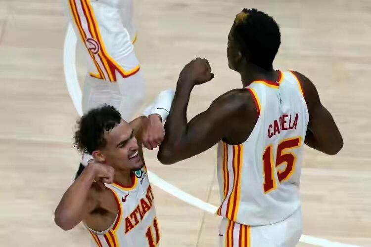  老鹰折戟圣安东尼奥，特雷杨失误连连成致命隐患  